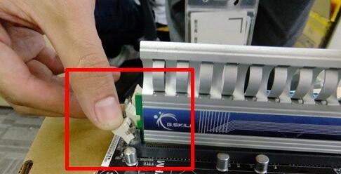 Win11電腦顯示屏無信號黑屏怎么辦?