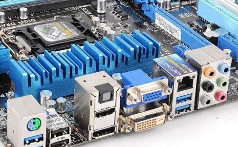Win11電腦顯示屏無信號黑屏怎么辦?