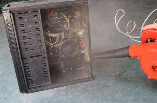 Win7電腦開機就黑屏怎么辦？