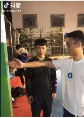 抖音上手變短是怎么拍的?手變短拍攝原理解析