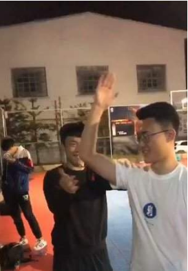 抖音上手變短是怎么拍的?手變短拍攝原理解析