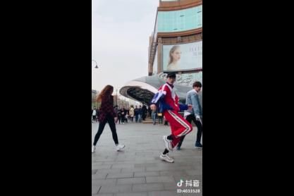 抖音開(kāi)車舞背景音樂(lè)是什么歌？抖音開(kāi)車舞歌曲介紹